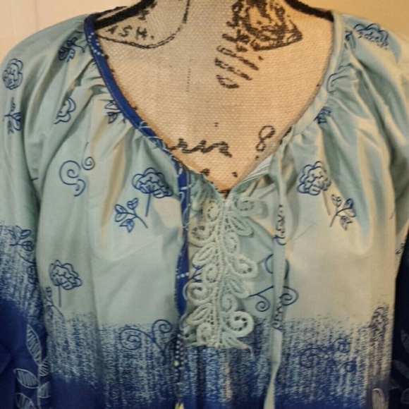 Blouse - Picture 2 of 4